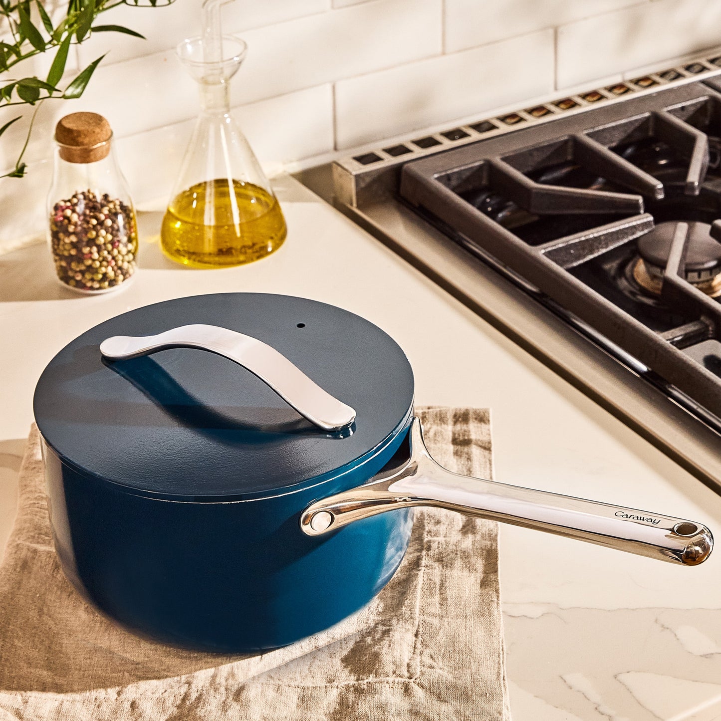 Ceramic Sauce Pan. 3 qt